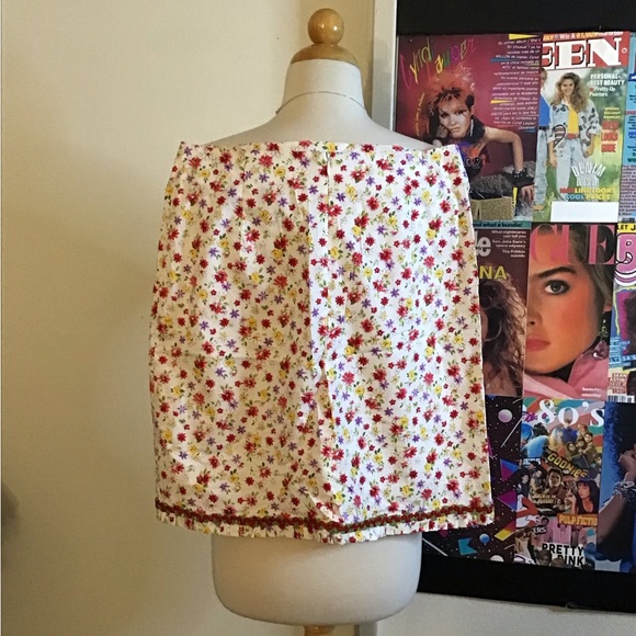 Ticci Tonetto White and Red Floral Mini Skirt - Picture 2 of 8